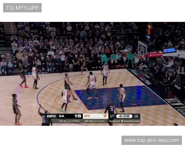 卡斯尔无球跑动制造空位，三分效率悄然提升